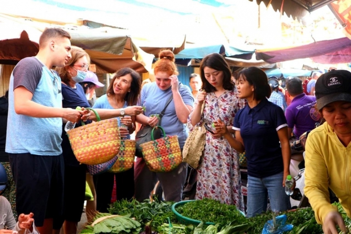 Filipinos become biggest average spenders on trips to Vietnam